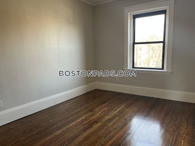 Brookline 3 Bed 1 Bath BROOKLINE  Beaconsfield - $4,595