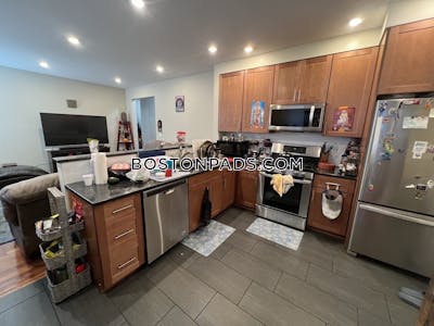 Waltham Stunning 3 Bed 2 Bath - $3,400