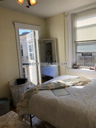 North End 2 Bed, 1 Bath Unit Boston - $4,200 No Fee