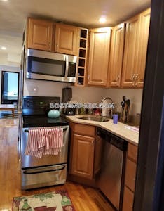 North End Deal Alert! Spacious 2 Bed 1 Bath apartment in Prince St Boston - $3,600