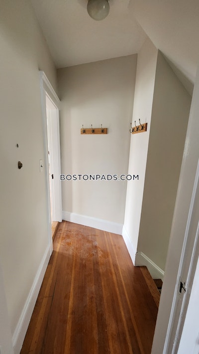 Medford 3 Beds 1 Bath  Tufts - $3,600 No Fee