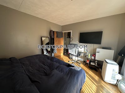 Newton 1 Bed 1 Bath NEWTON  Newtonville - $2,100 No Fee