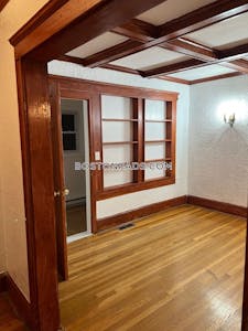 Medford 2.5 Beds 2 Baths  Tufts - $3,100 No Fee