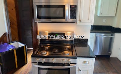 Medford 5 Beds 2 Baths  Tufts - $6,250 No Fee