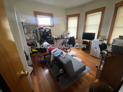 Medford 4 Beds 1 Bath  Tufts - $4,400 No Fee