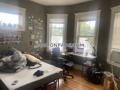 Medford 4 Beds 1 Bath  Tufts - $4,400 No Fee