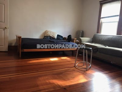 Medford 3 Bed 1 Bath MEDFORD  Tufts - $4,388 No Fee