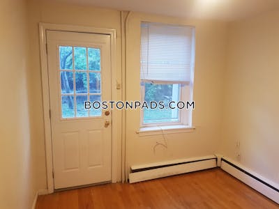 Mission Hill Excellent Studio Available NOW on Wait St in Mission Hill!  Boston - $1,750