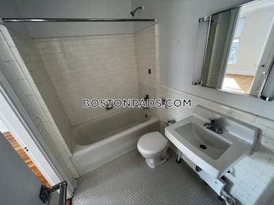 Brookline 1 Bed 1 Bath BROOKLINE- COOLIDGE CORNER $3,050 Coolidge Corner - $3,251