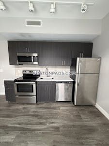Lynn 2 Beds 2 Baths - $2,750 No Fee