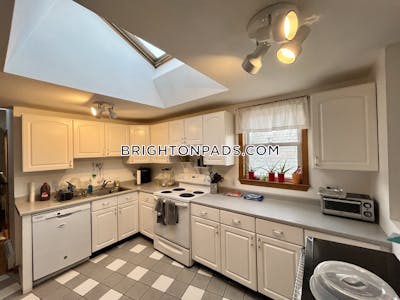 Brighton 3 Beds 1 Bath Boston - $3,000