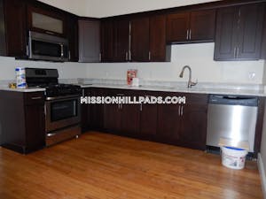 Roxbury Lovely 5 Bed 1.5 Bath on Cobden St. Boston - $4,000