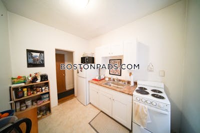 Brookline Apartment for rent 2 Bedrooms 1 Bath Coolidge Corner - $2,900 No Fee