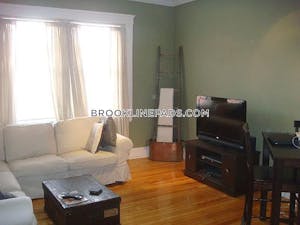 Brookline Brookline Beaconsfield - $2,575