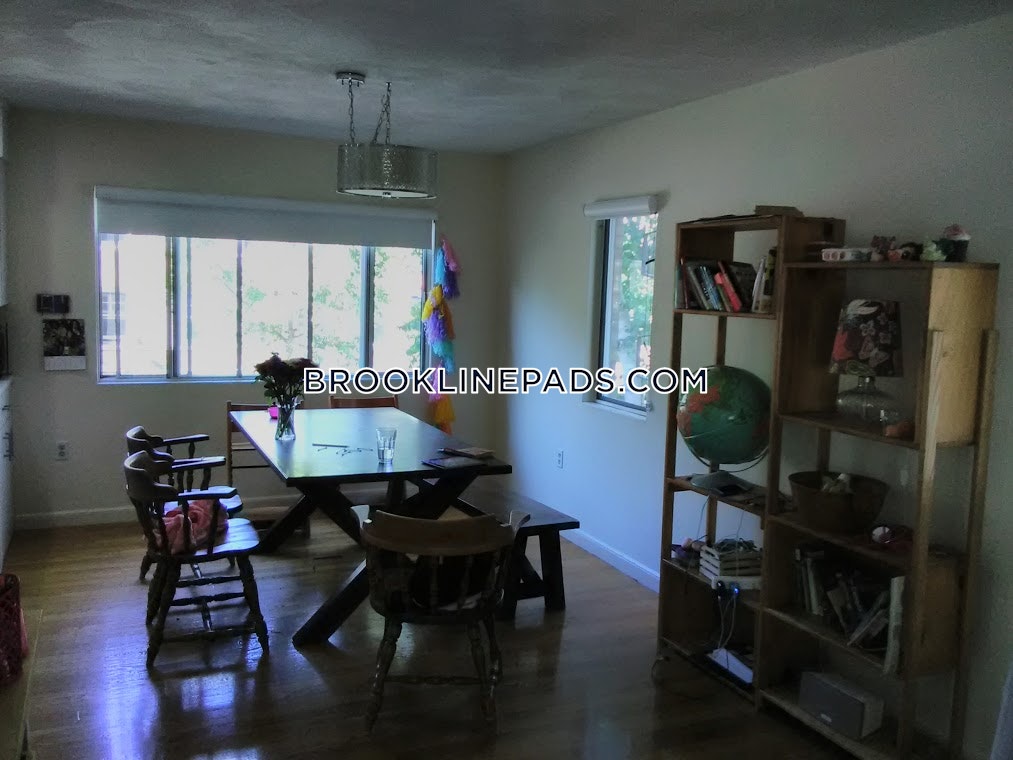 Single Listing Brookline Apartment For 3 Bedrooms 2 5 Baths Single Listing Brookline Apartment For 3 Bedrooms 2 5 Baths Coolidge Corner 4 600