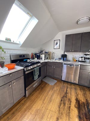 Somerville Great 3 bed 1 bath on Alewife Brook Pkwy in Somerville West Somerville/ Teele Square - $3,000