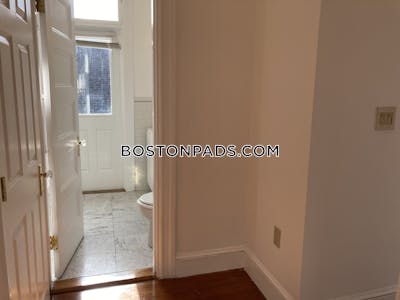 Newton Cozy Studio In Newton  Newton Corner - $2,300