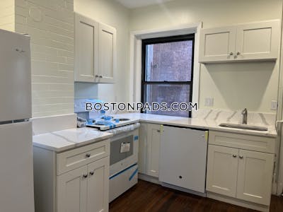 Brookline Apartment for rent 3 Bedrooms 1 Bath  Beaconsfield - $4,400