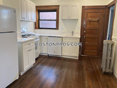 Brookline 3 Beds 1 Bath  Beaconsfield - $4,595