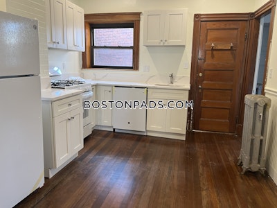 Brookline Apartment for rent 3 Bedrooms 1 Bath  Beaconsfield - $4,595