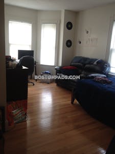 Fort Hill 3 Beds 1 Bath Boston - $3,800