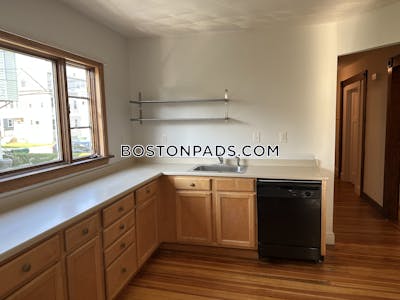 Medford 3 Beds 1 Bath  Tufts - $3,900