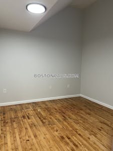 Fall River 2 bedroom 1 baths in FALL RIVER - $1,650 No Fee