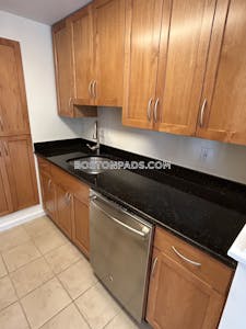 Brookline Apartment for rent 1 Bedroom 1.5 Baths Chestnut Hill - $3,085 No Fee