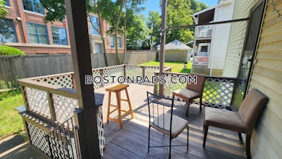 Medford 2.5 bedroom 2 baths in MEDFORD  Tufts - $3,100 No Fee