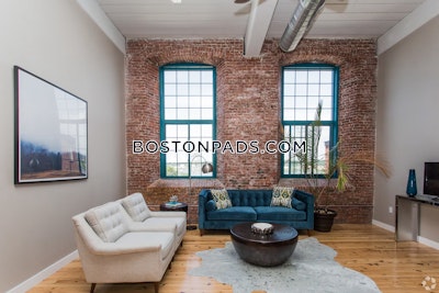 Fall River 1 bedroom 1 baths Luxury in FALL RIVER - $2,200 No Fee