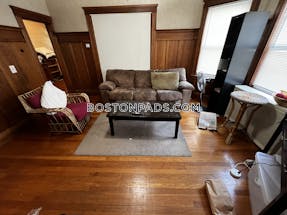 Medford 3 Beds 1 Bath  Tufts - $3,450