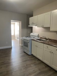 Fall River 1 bedroom 1 baths in FALL RIVER - $1,700 No Fee