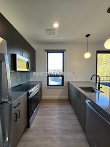West Roxbury 2 bedroom 2 baths in BOSTON Boston - $4,000 No Fee
