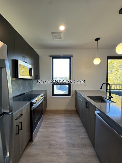 West Roxbury 2 bedroom 2 baths in BOSTON Boston - $4,000 No Fee