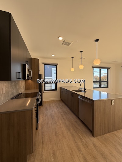 West Roxbury 2 bedroom 2 baths in BOSTON Boston - $4,200 No Fee