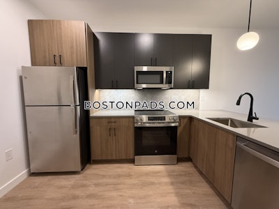 West Roxbury 1 bedroom 1 baths in BOSTON Boston - $2,950 No Fee